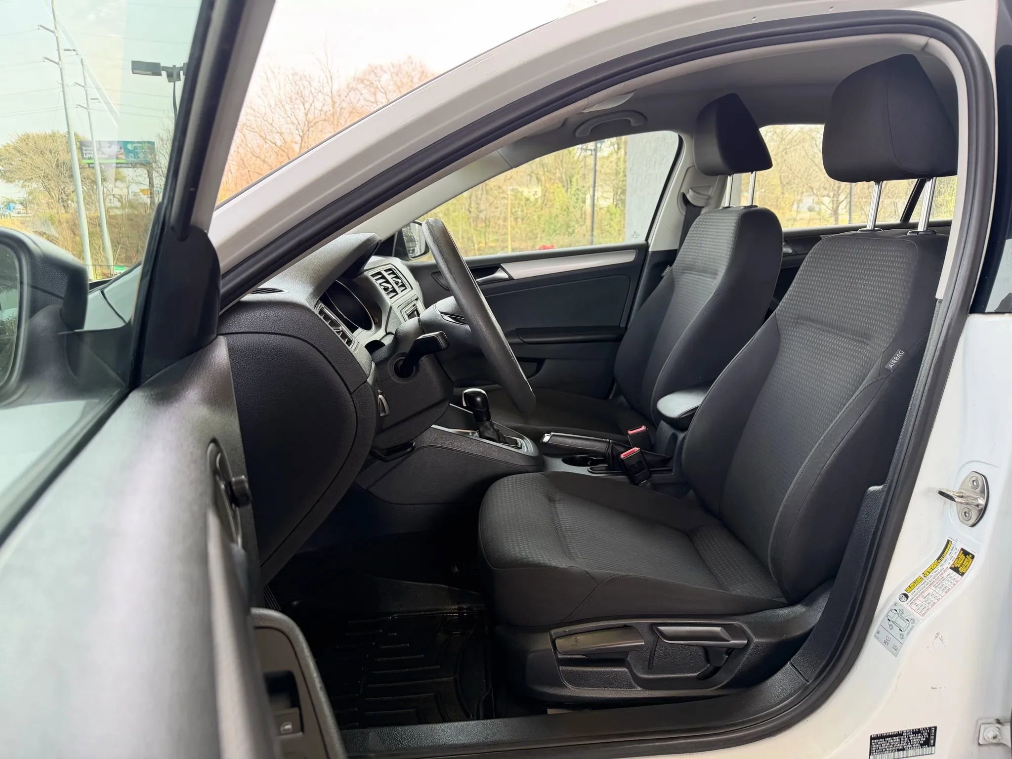 Used 2016 Volkswagen Jetta SE image 8