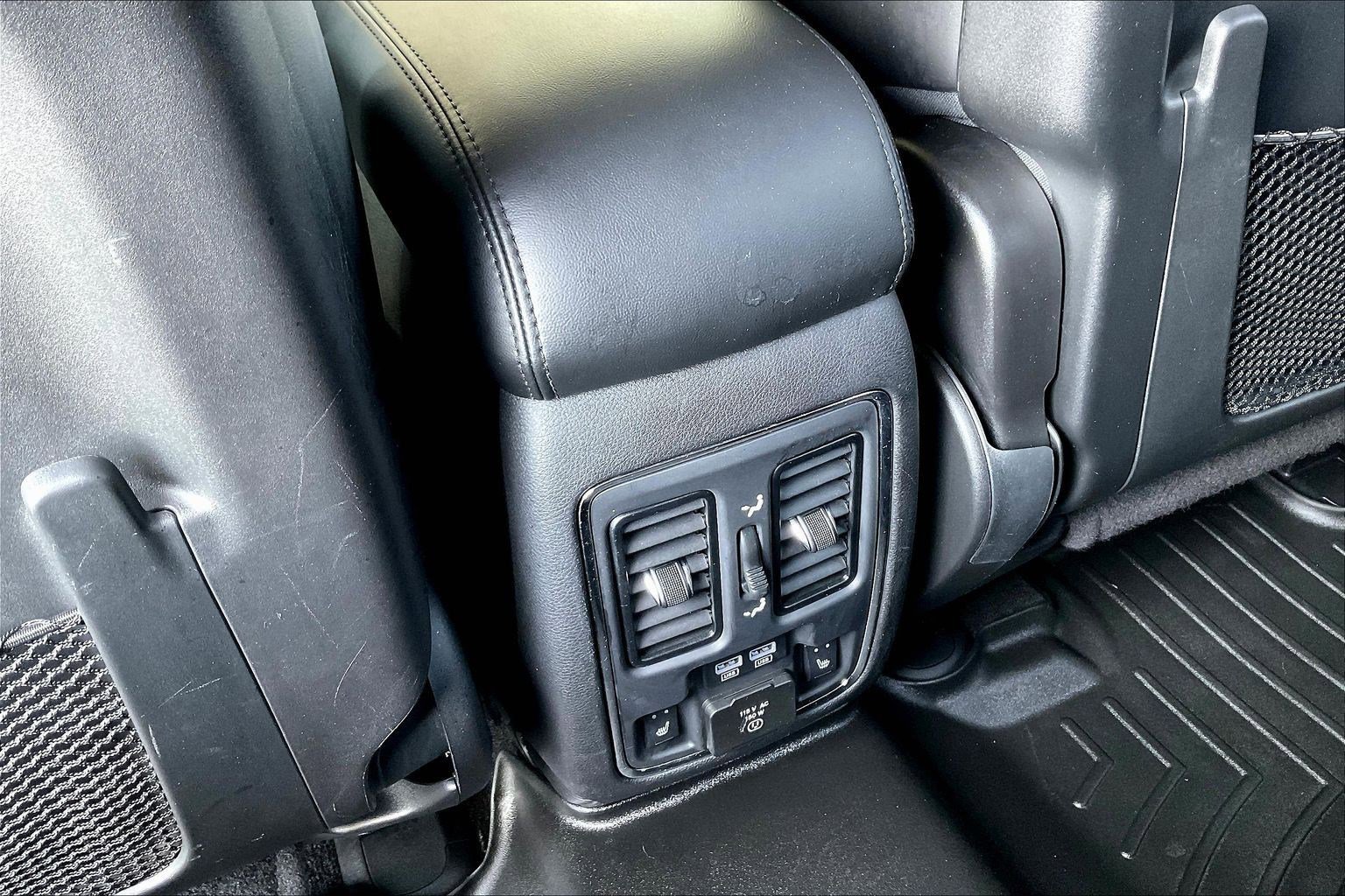 Used 2014 Dodge Durango Limited w/ Nav & Power Liftgate Group image 11