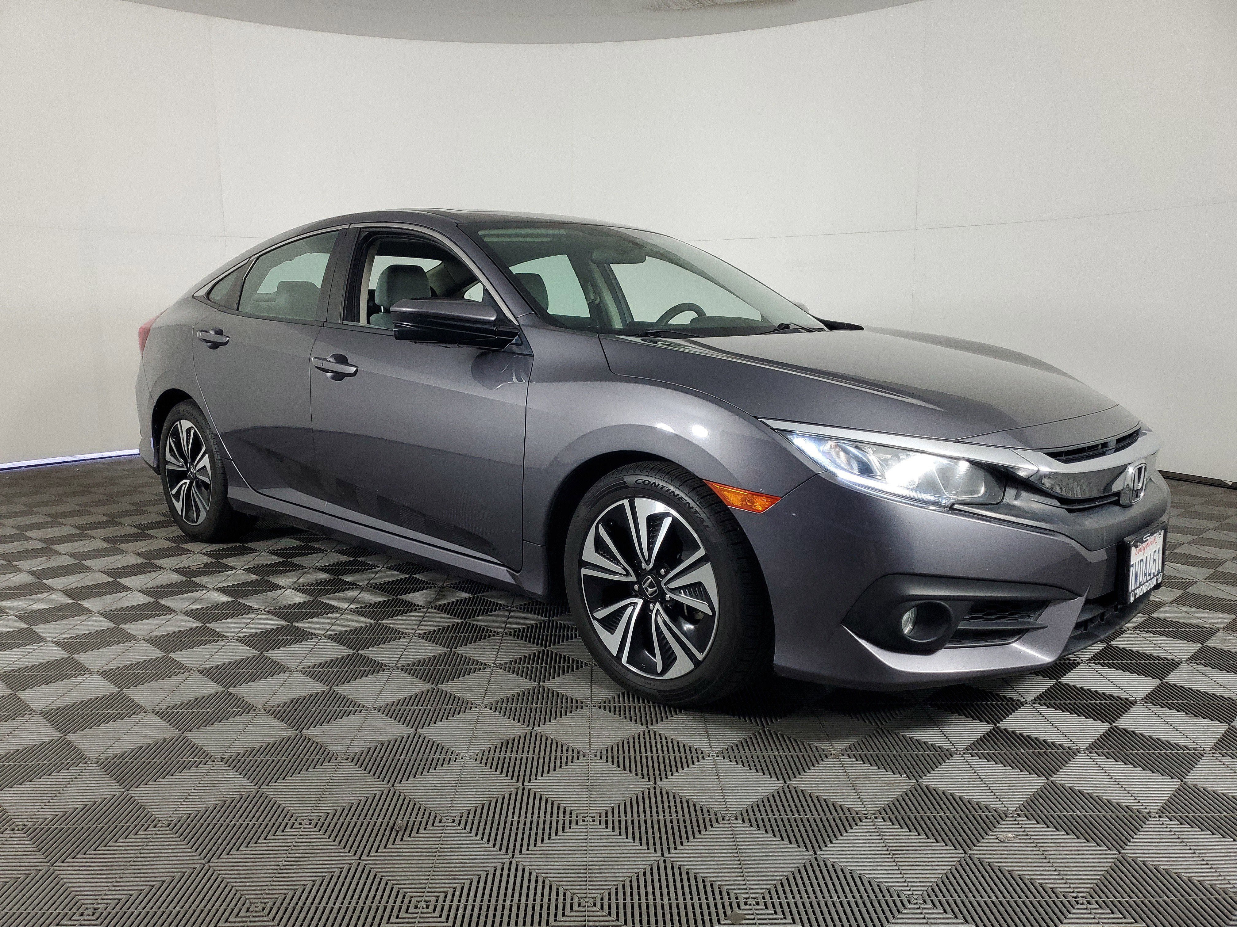 Used 2016 Honda Civic EX-T image 2