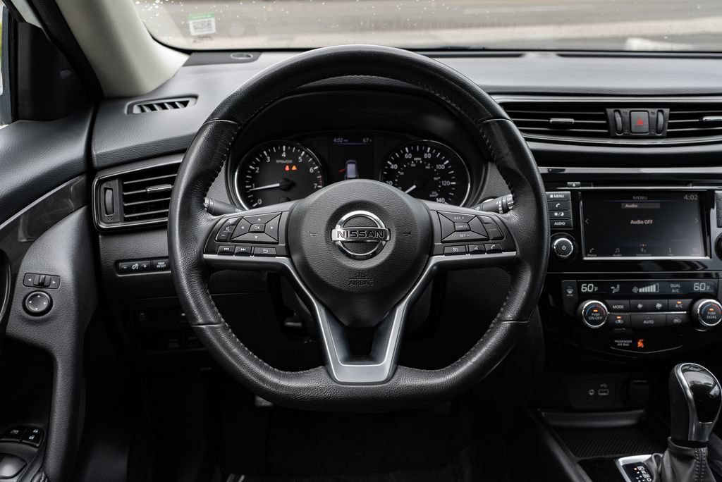 Used 2018 Nissan Rogue SV AWD/4WD image 12