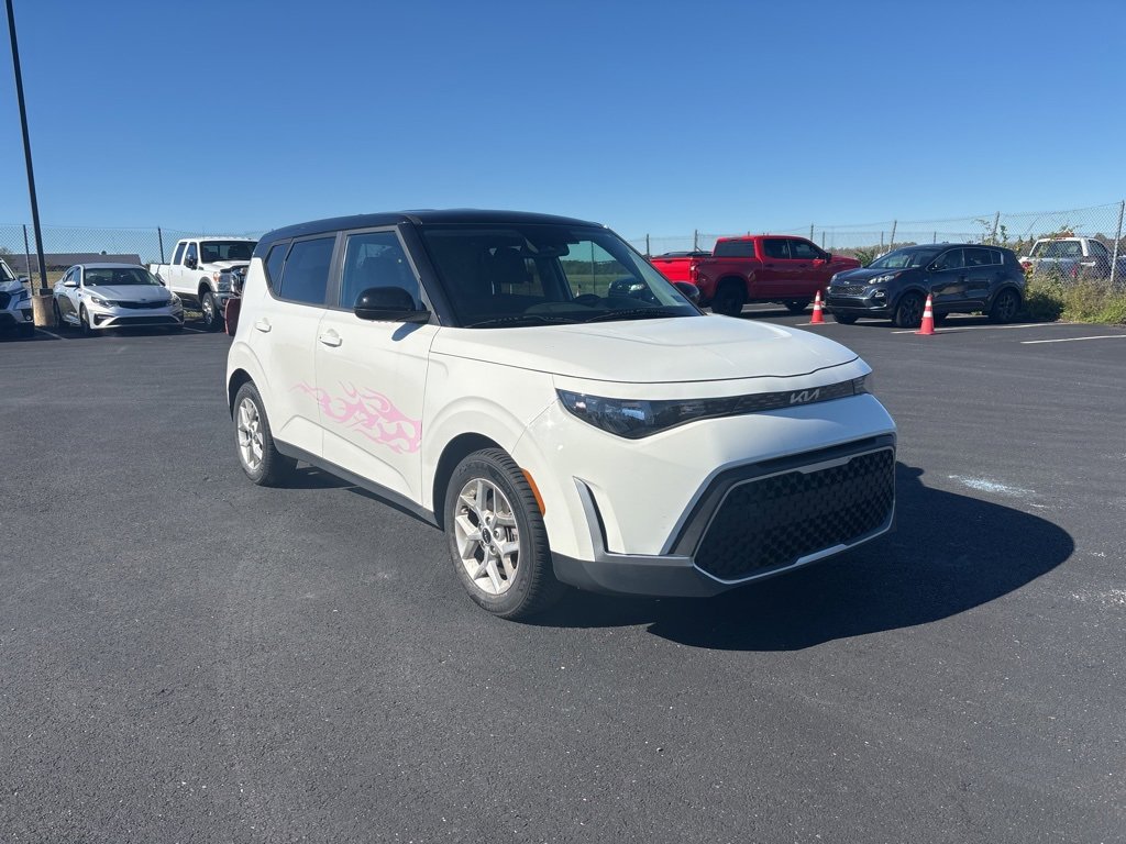 Certified 2023 Kia Soul S image 1