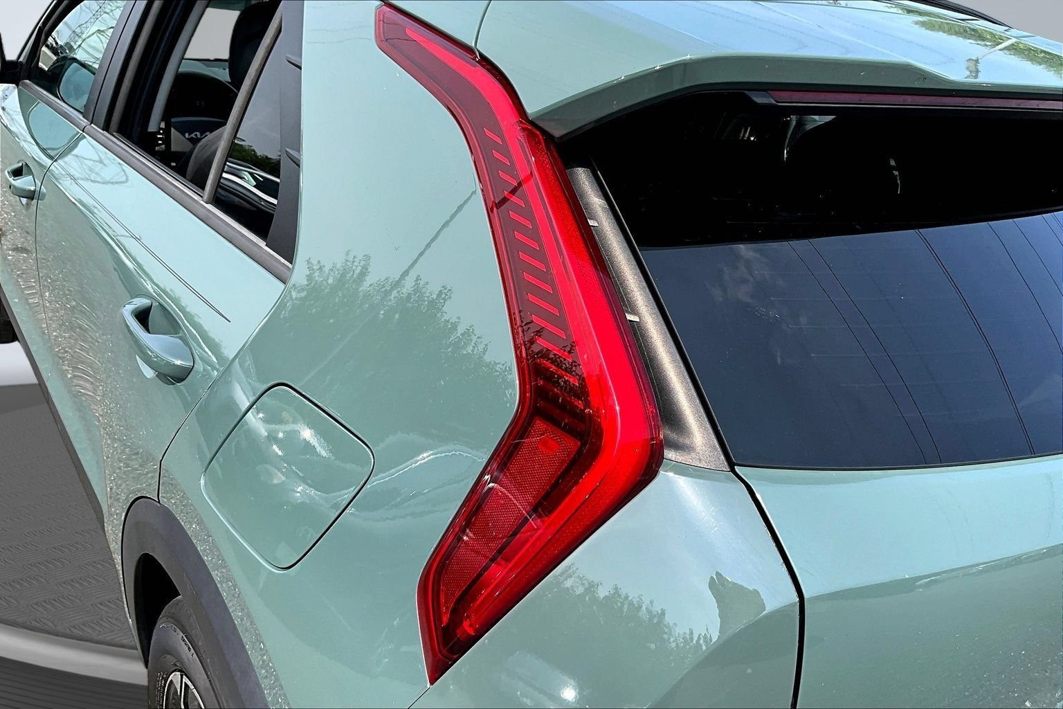 Used 2023 Kia Niro EX FWD image 21
