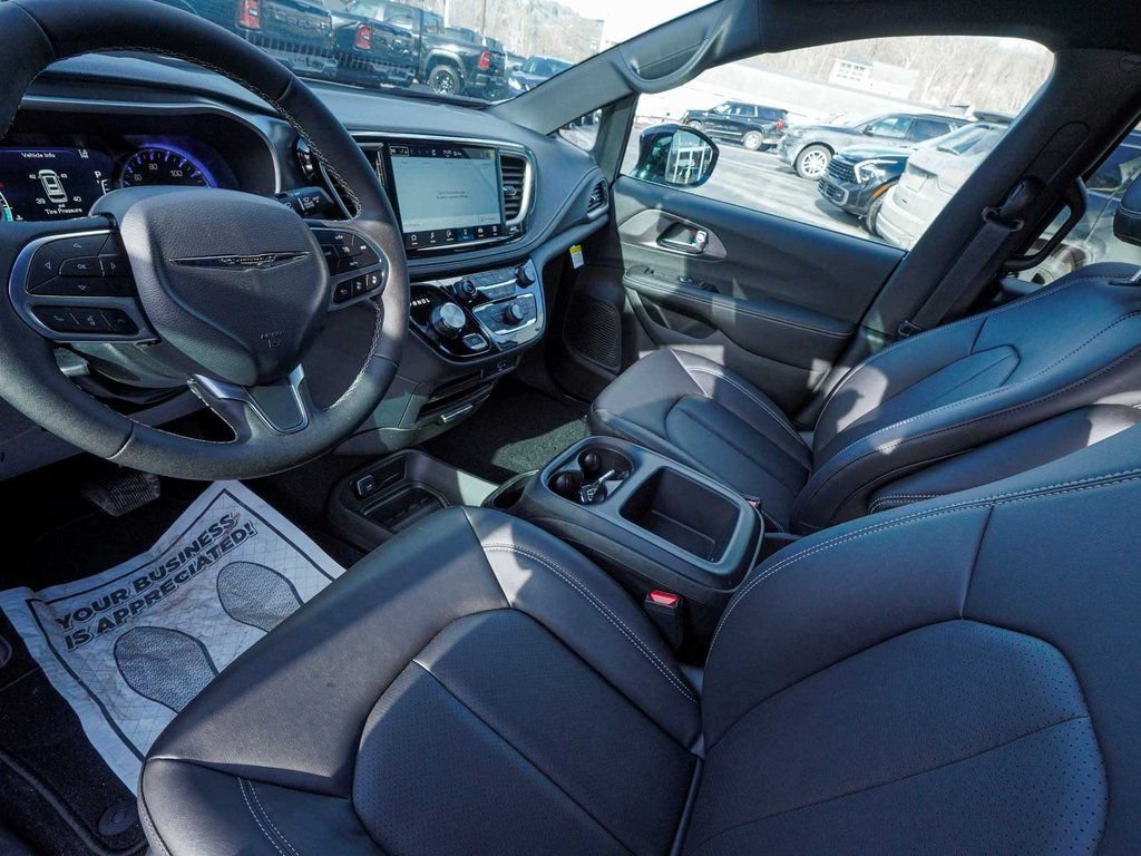 New 2026 Chrysler Pacifica Select FWD image 14