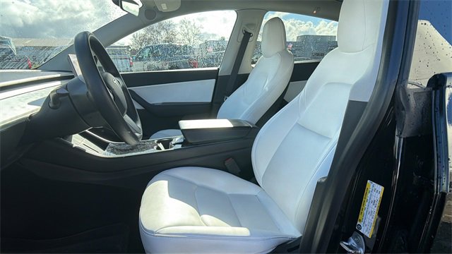 Used 2021 Tesla Model Y Long Range image 9