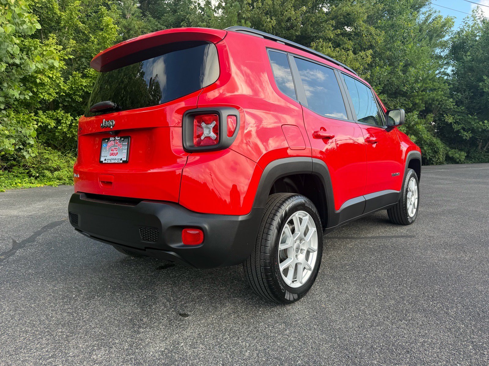 Used 2023 Jeep Renegade Latitude w/ Sun/Sound Group AWD/4WD image 15