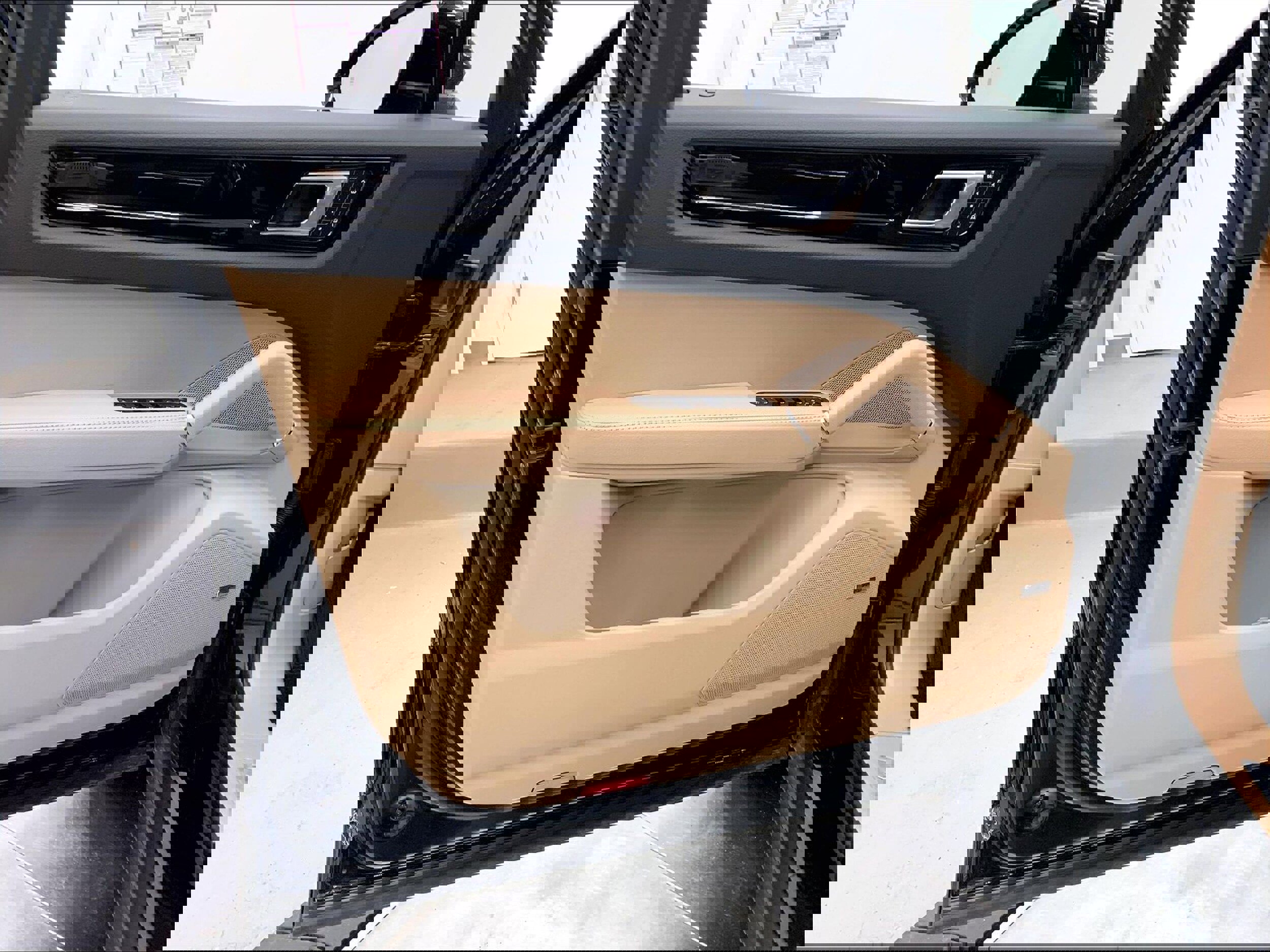 Used 2023 Porsche Cayenne Platinum Edition image 26