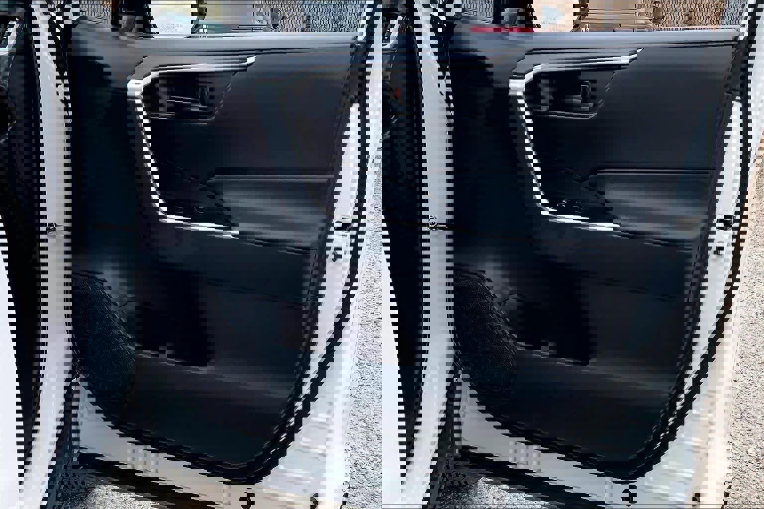 Used 2025 Toyota RAV4 LE image 21