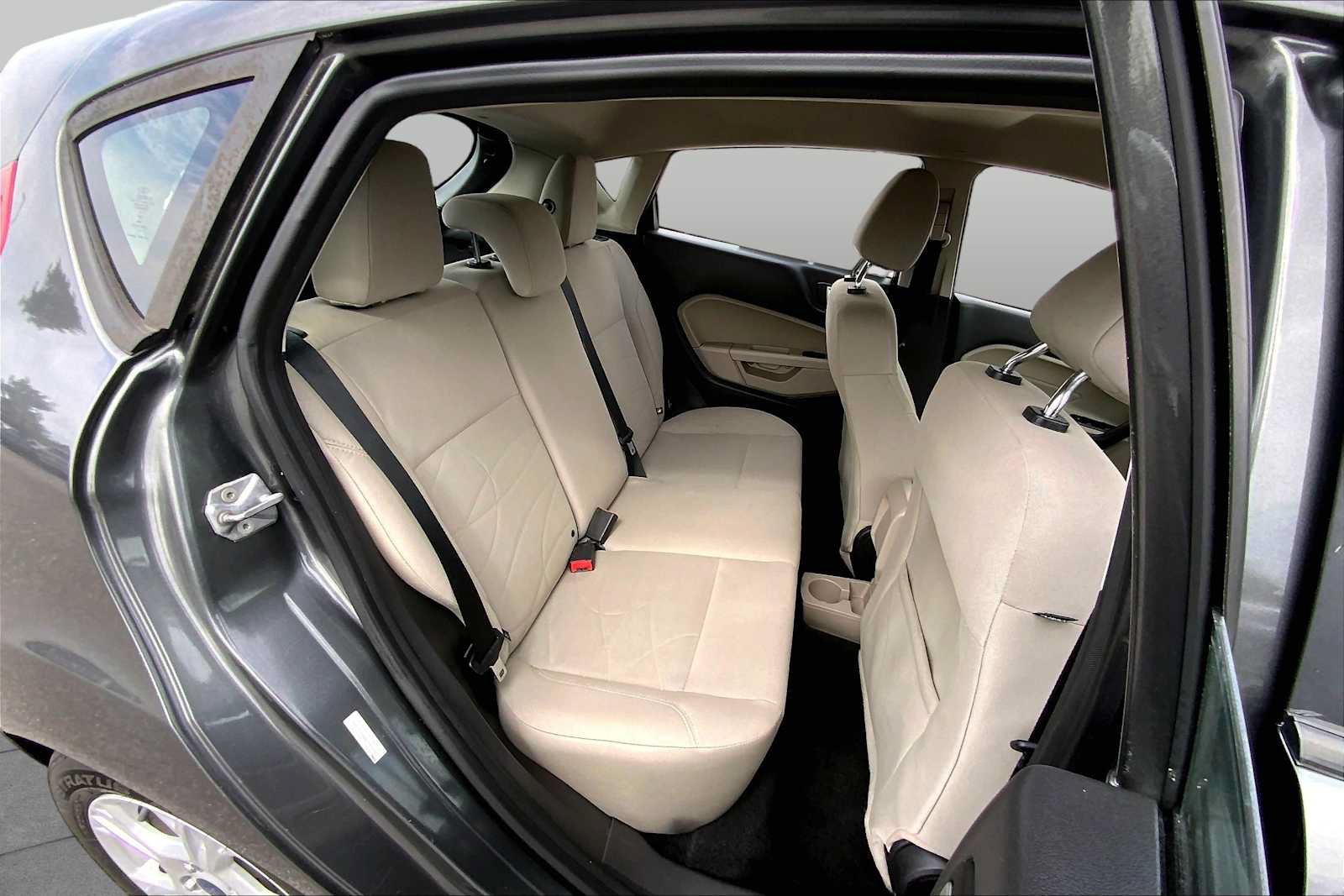Used 2016 Ford Fiesta SE w/ Cold Weather Package FWD image 19