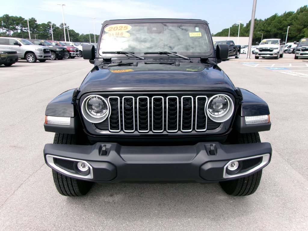 Used 2025 Jeep Wrangler Unlimited Sahara AWD/4WD image 5