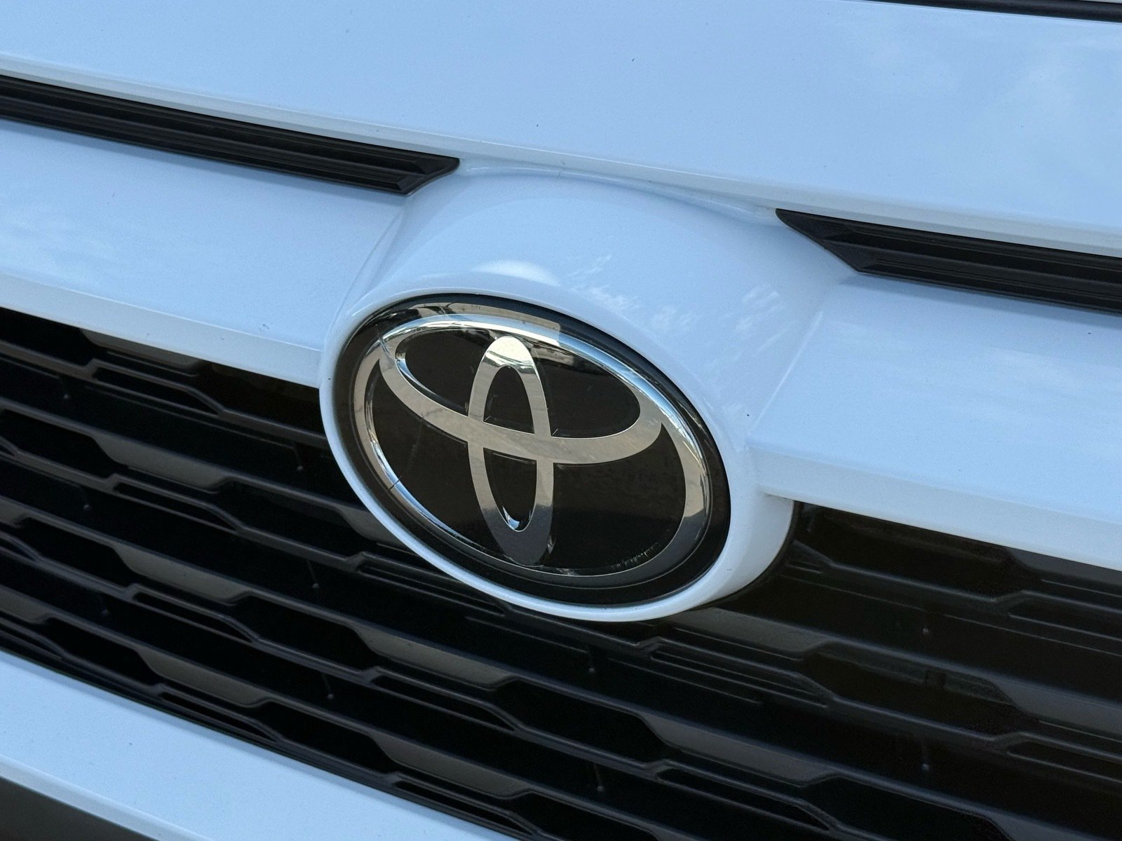 Used 2025 Toyota RAV4 XLE AWD/4WD image 33