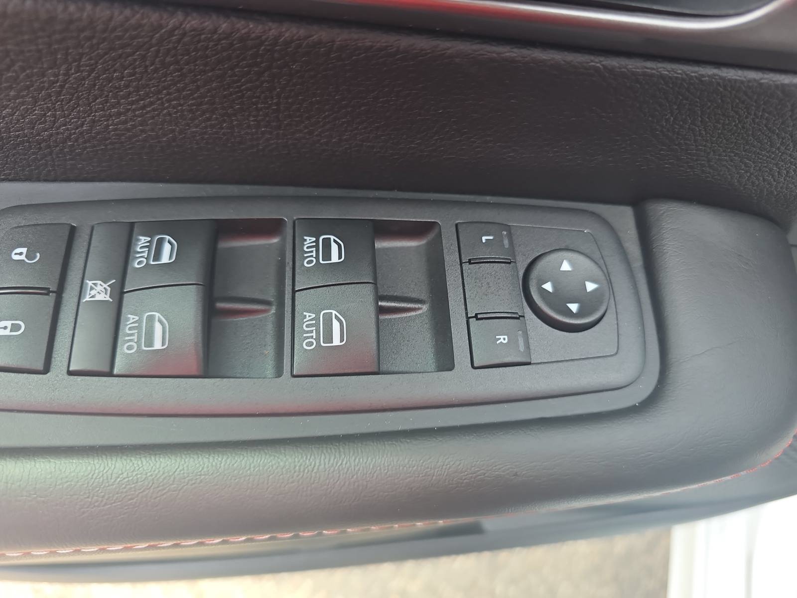 New 2027 Chrysler Pacifica Select FWD image 28