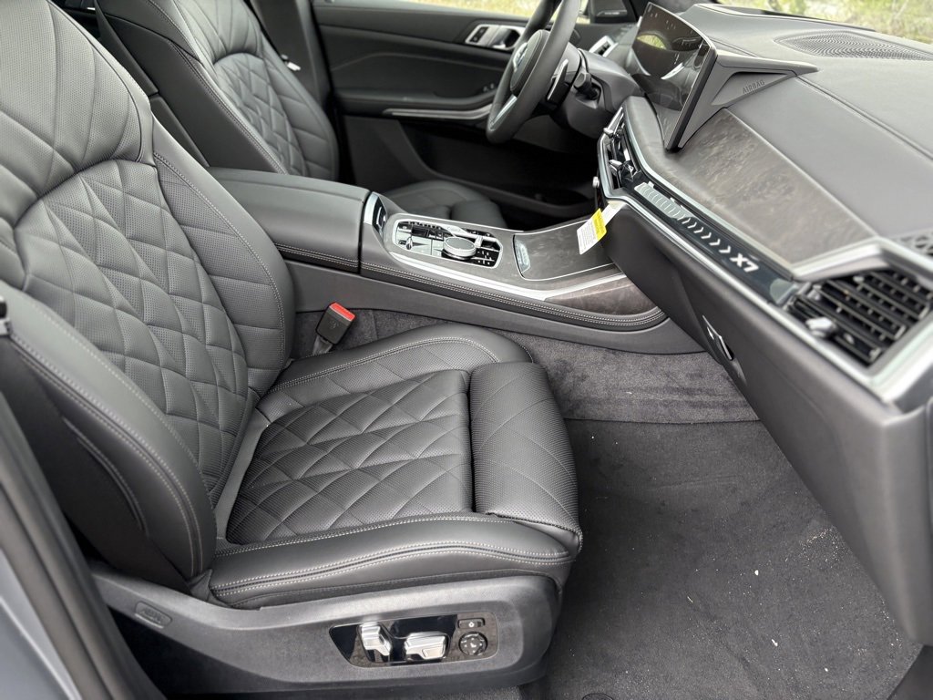 Used 2026 BMW X7 xDrive40i w/ M Sport Package image 24