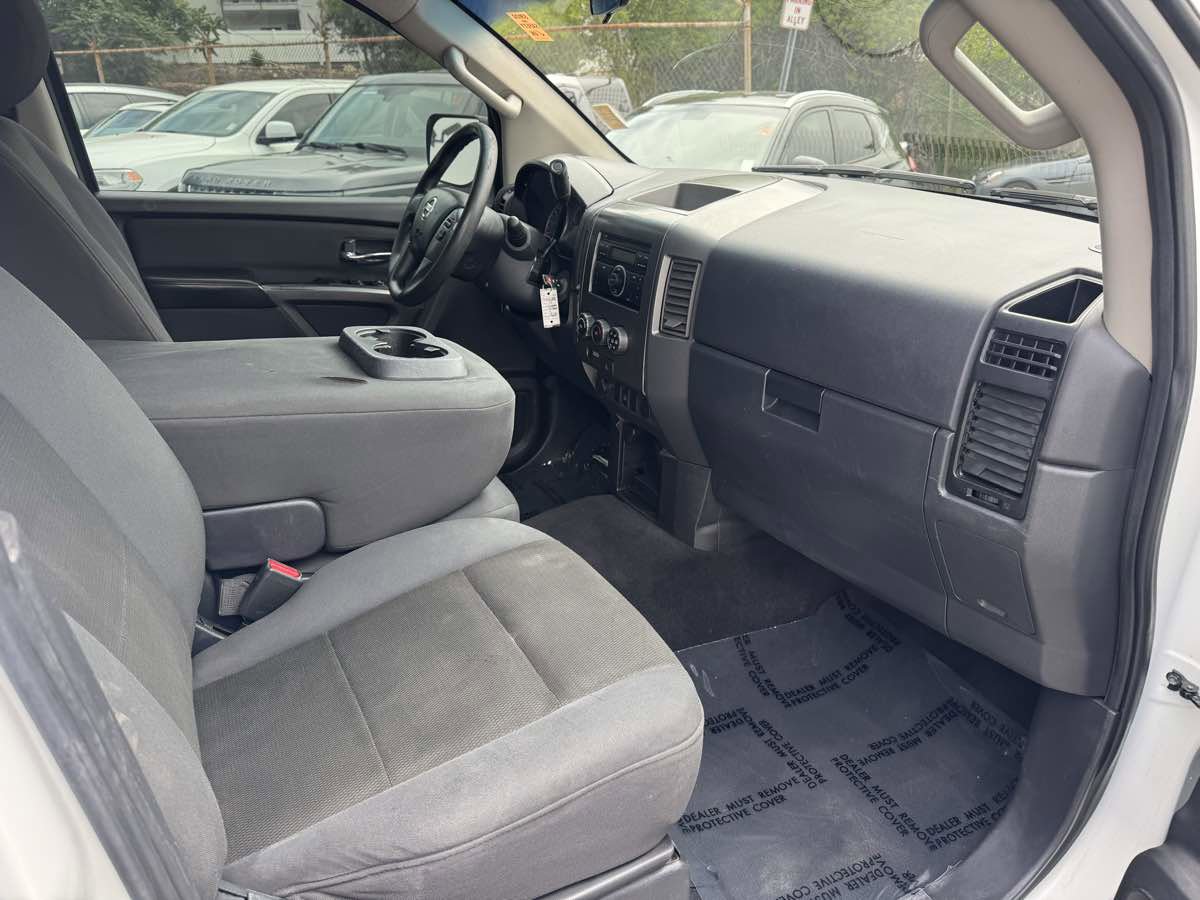 Used 2015 Nissan Titan S image 11