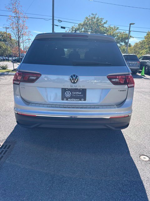 Used 2023 Volkswagen Tiguan SE w/ Panoramic Sunroof Package AWD/4WD image 9