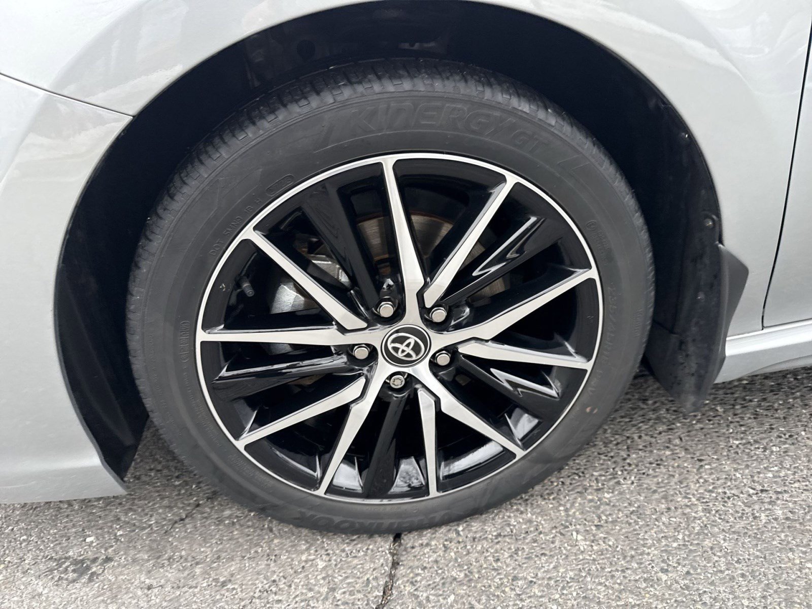 Used 2024 Toyota Camry SE image 11