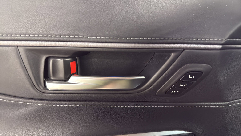 Used 2022 Toyota Venza Limited w/ Advanced Technology Package image 16