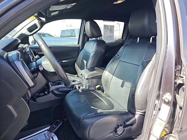 Used 2018 Toyota Tacoma TRD Sport w/ Technology Package image 6