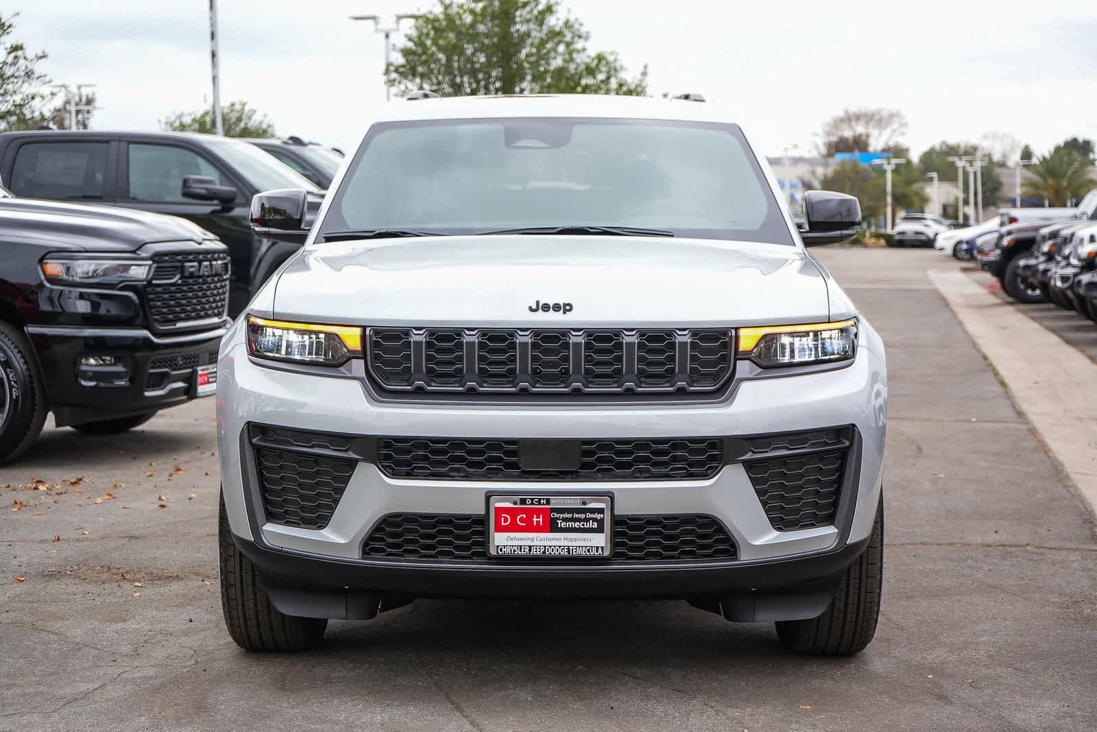 New 2026 Jeep Grand Cherokee L 4WD image 2