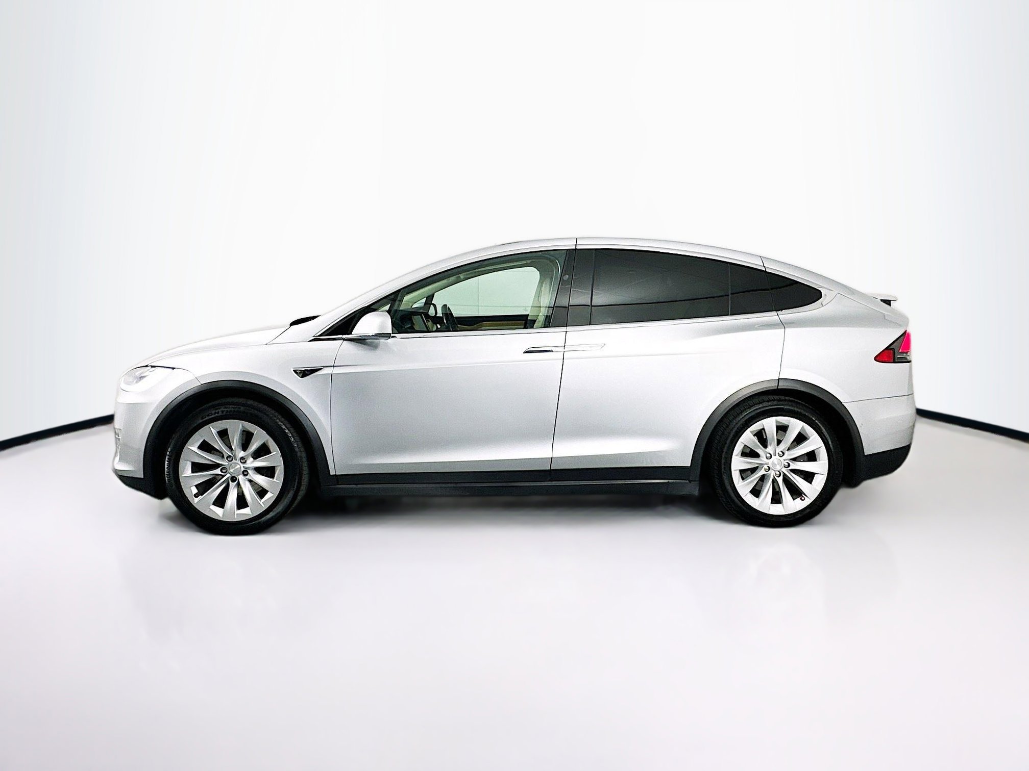 Used 2018 Tesla Model X 75D AWD/4WD image 4