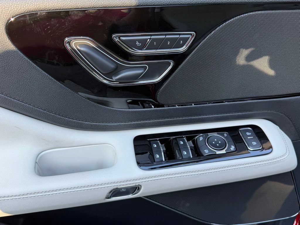 New 2027 Lincoln Aviator AWD image 25
