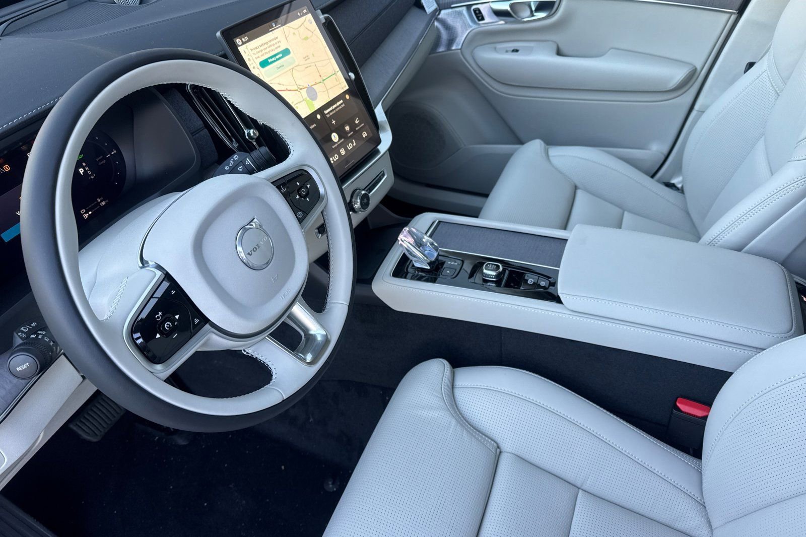 New 2026 Volvo XC90 T8 Ultra w/ Lounge Package image 9