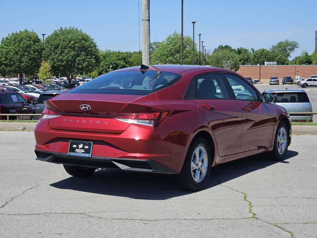 Used 2023 Hyundai Elantra SE FWD image 4