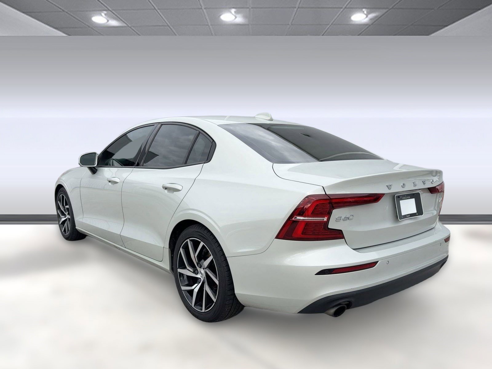 Used 2019 Volvo S60 T5 Momentum image 3