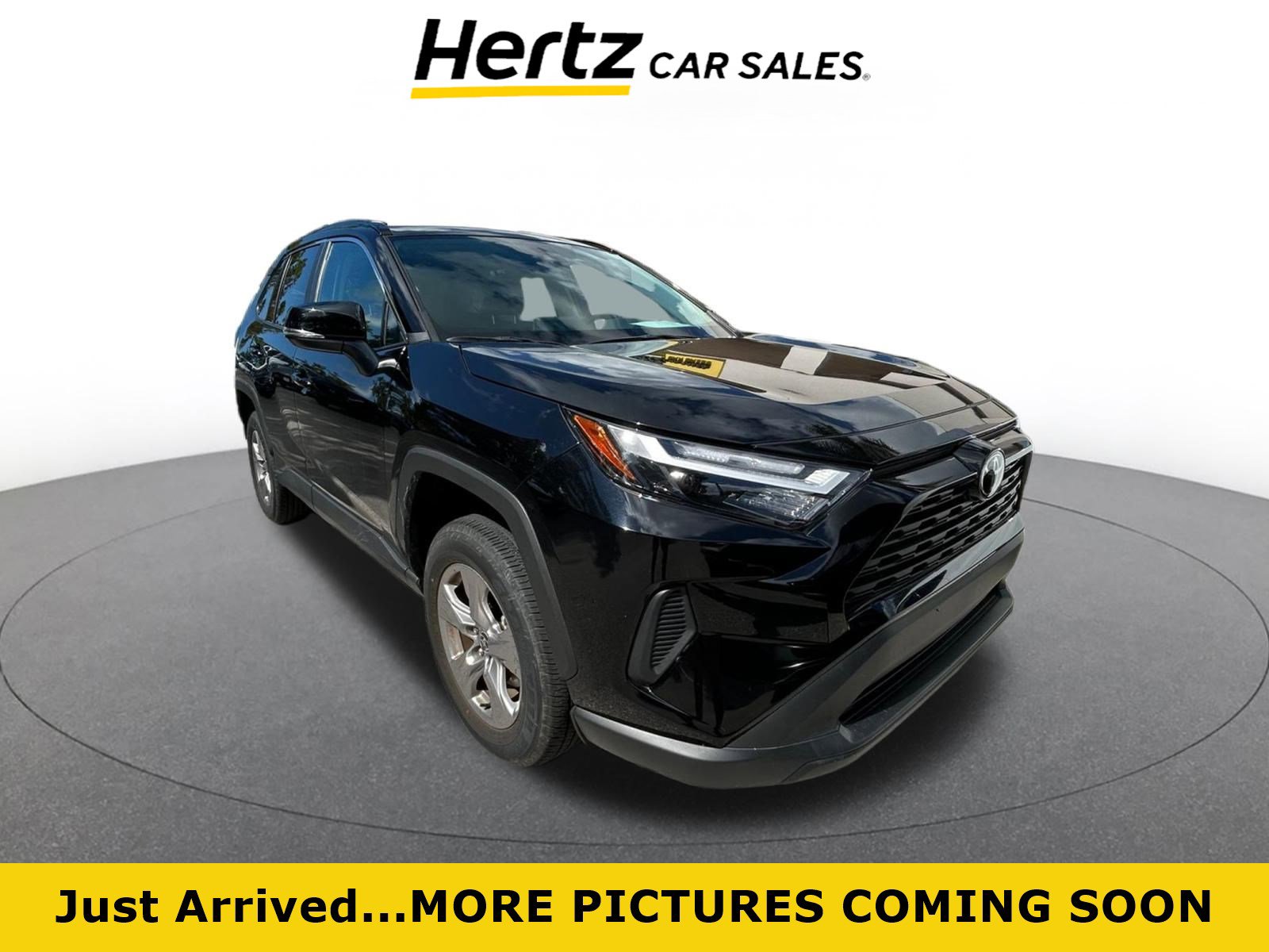 Used 2025 Toyota RAV4 XLE image 1