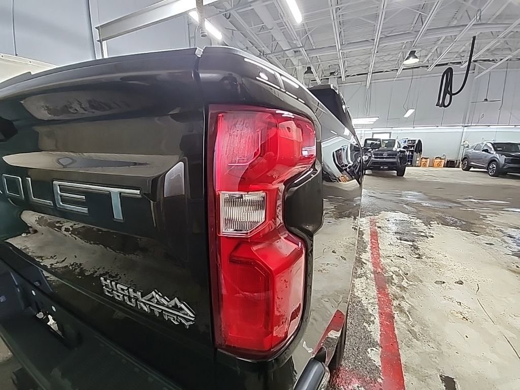 Used 2019 Chevrolet Silverado 1500 High Country w/ Technology Package image 13