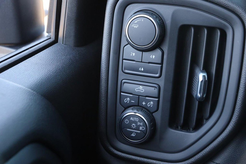 Used 2021 Chevrolet Silverado 2500 Custom w/ Custom Value Package image 16