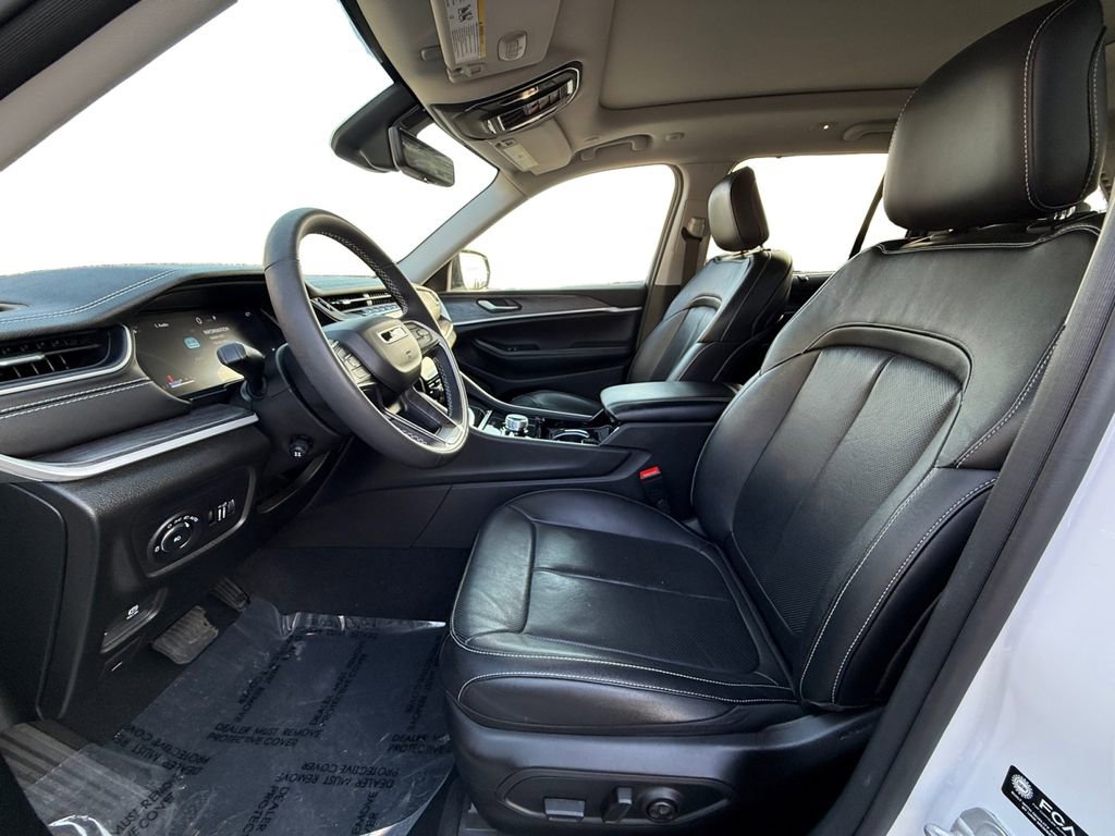 Used 2023 Jeep Grand Cherokee Limited w/ Luxury Tech Group II image 9