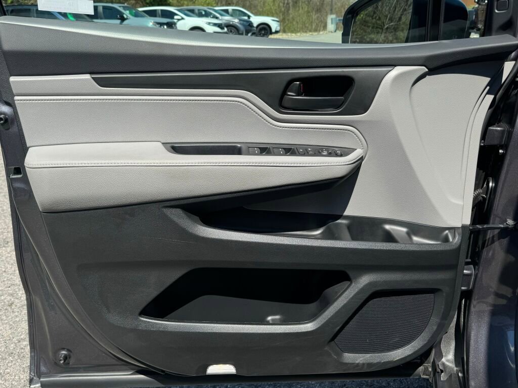 Used 2023 Honda Odyssey EX image 13
