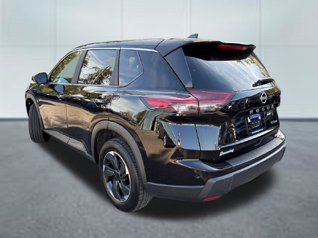 Used 2024 Nissan Rogue SV AWD/4WD image 2