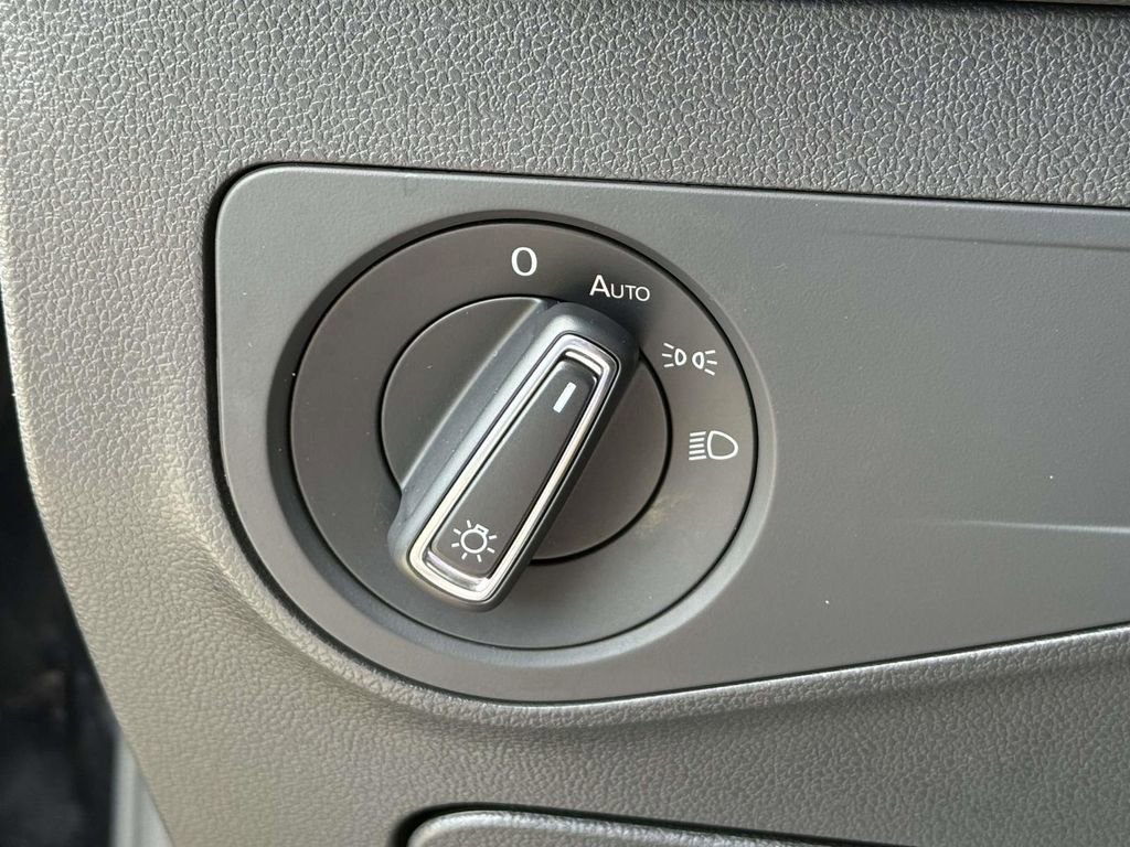 Used 2019 Volkswagen Tiguan SE AWD/4WD image 27