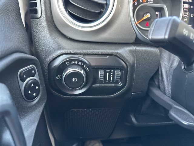 Used 2020 Jeep Wrangler Unlimited Sahara AWD/4WD image 24