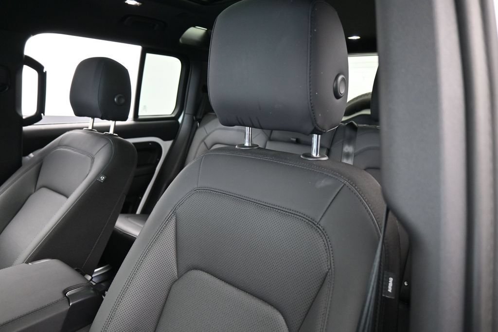 Used 2025 Land Rover Defender 110 S AWD/4WD image 18