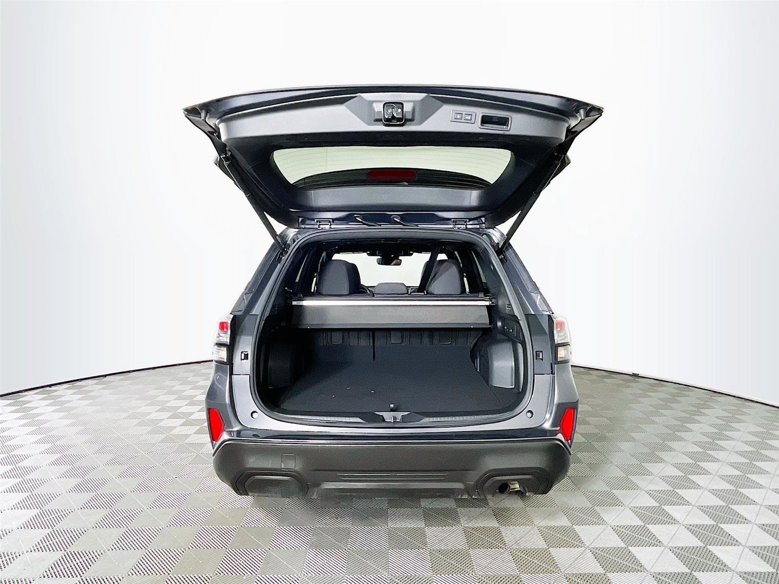 Certified 2025 Subaru Forester Premium AWD/4WD image 30