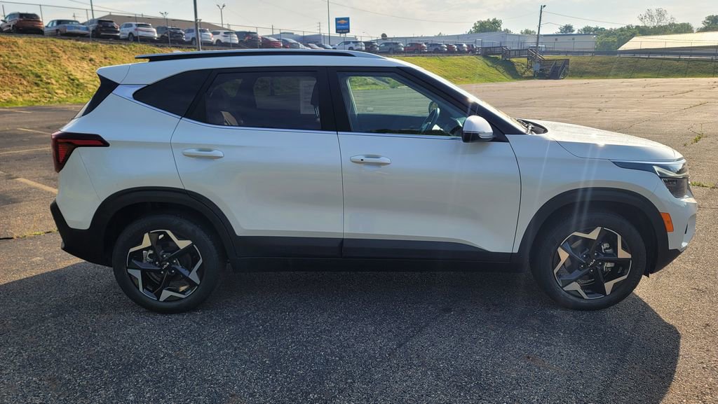 Used 2025 Kia Seltos EX w/ EX Sunroof Package FWD image 14