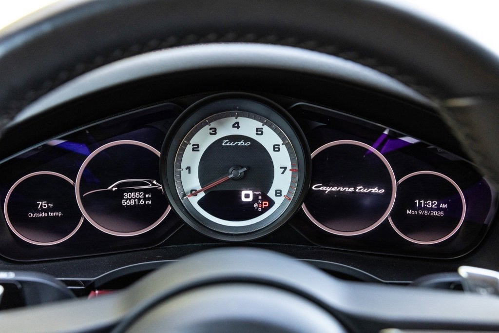 Used 2022 Porsche Cayenne Turbo image 16