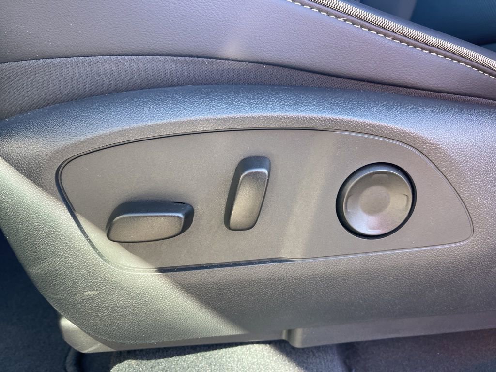 Used 2025 Chevrolet Silverado EV LT AWD/4WD image 10