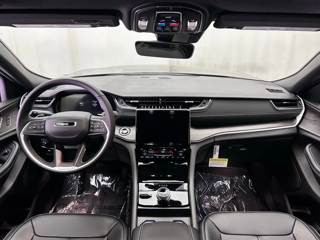 New 2025 Jeep Grand Cherokee Limited w/ Black Appearance Package image 24