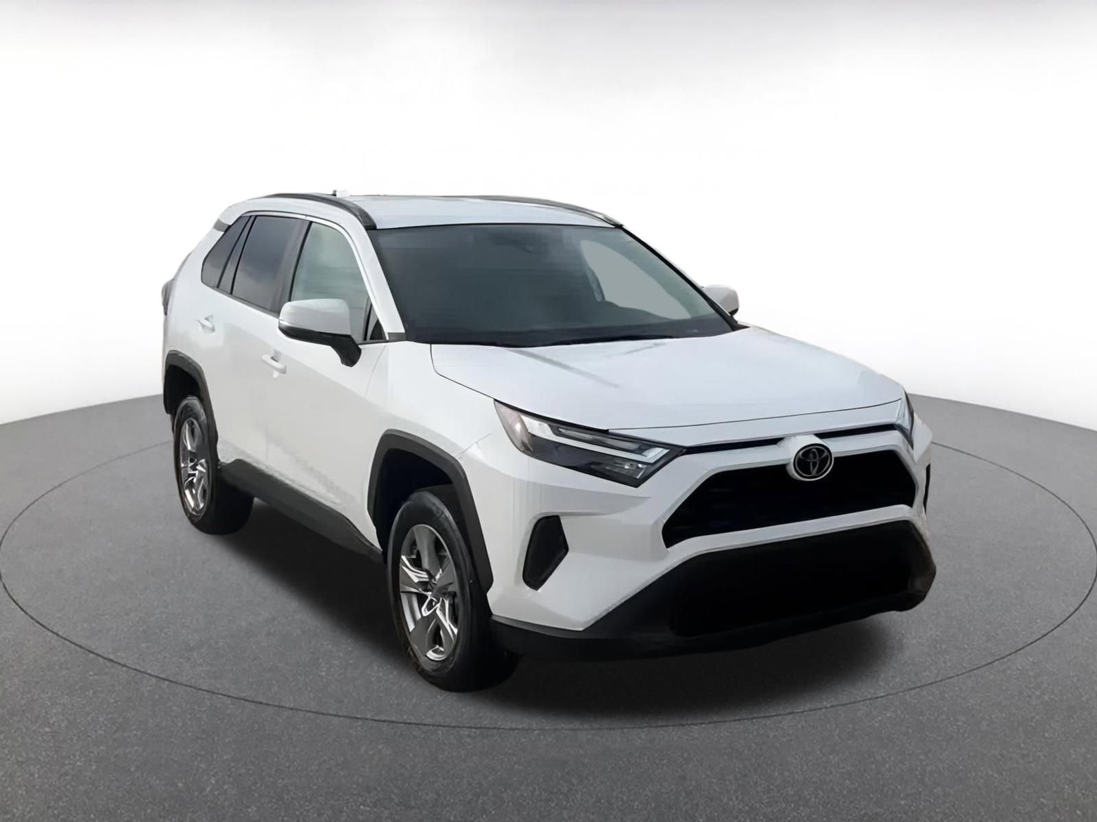 Used 2025 Toyota RAV4 XLE image 3