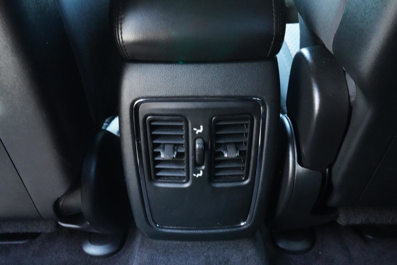 Used 2019 Jeep Grand Cherokee Laredo AWD/4WD image 46