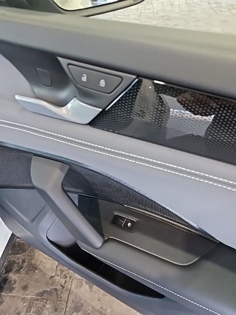 New 2026 Volkswagen Tiguan SE R-Line image 12