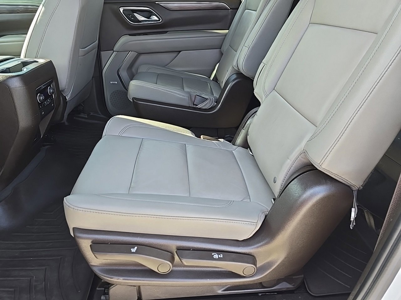 Used 2022 Chevrolet Suburban LT w/ Luxury Package image 29