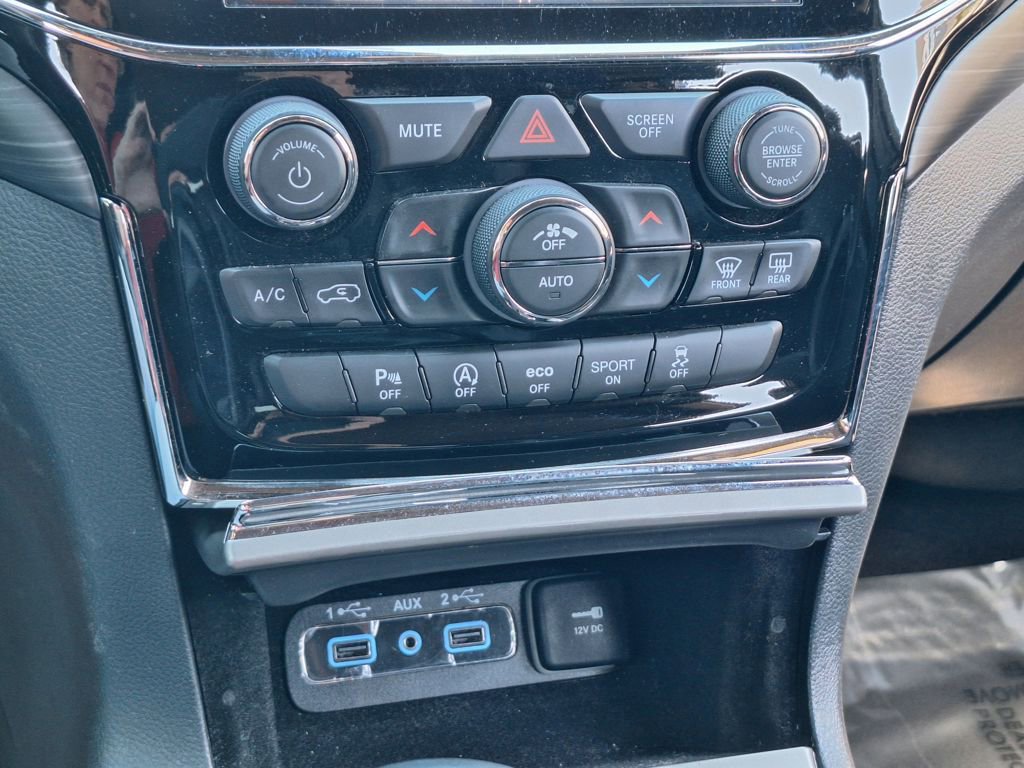 Used 2020 Jeep Grand Cherokee Altitude image 23