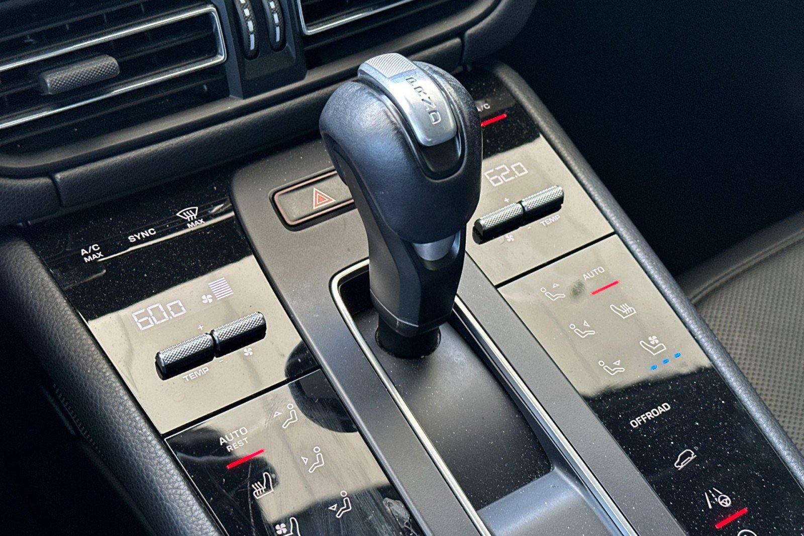 Certified 2023 Porsche Macan AWD/4WD image 22