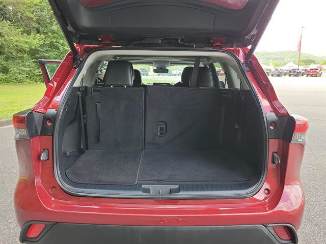 Used 2023 Toyota Highlander L image 14