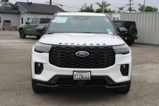 Used 2025 Ford Explorer ST-Line w/ Premium Package AWD/4WD image 2