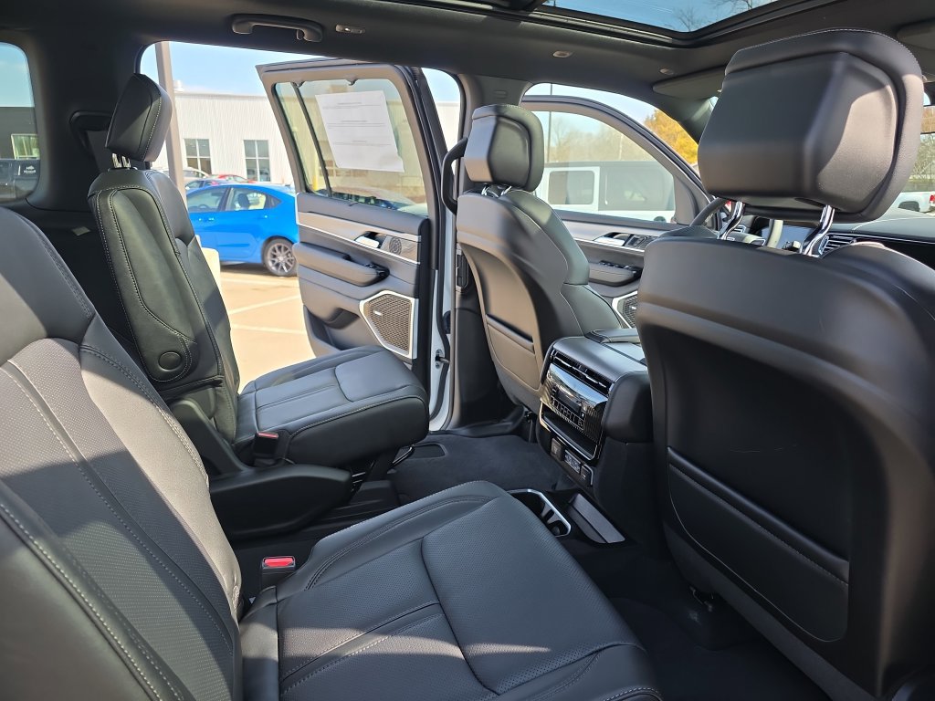 New 2026 Jeep Grand Wagoneer Limited AWD/4WD image 11